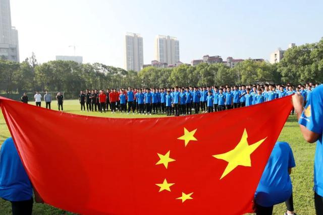领克新09EM-P：换壳沃尔沃？我的安全性能比沃尔沃更全面！