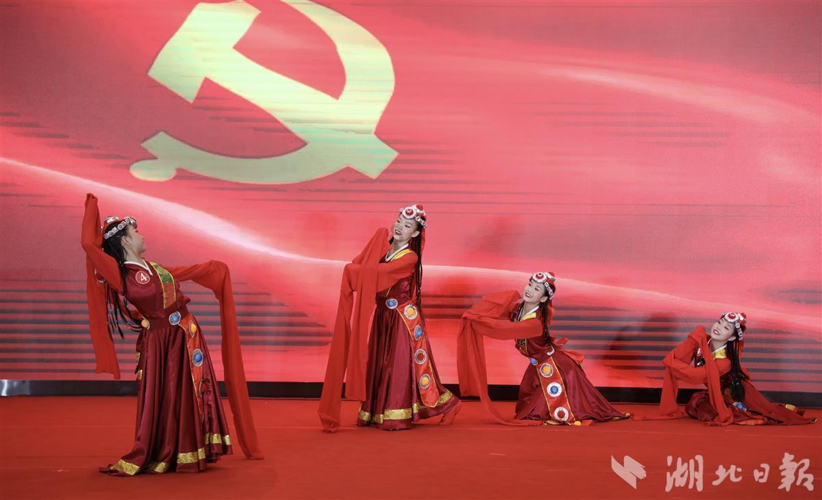 乡（镇）领导班子均配有女干部