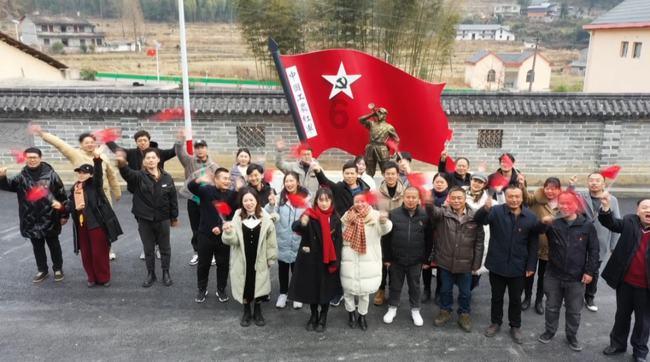 艰苦奋斗需要加班才能体现吗？游戏画面